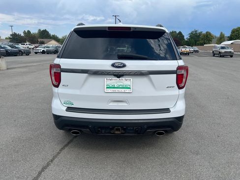 Used 2018 Ford Explorer XLT w/ Equipment Group 202A AWD/4WD image 4