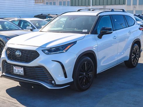 Certified 2023 Toyota Highlander XSE image 3