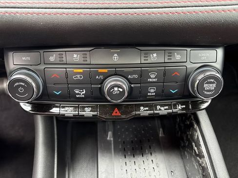 Used 2025 Dodge Durango R/T AWD/4WD image 32