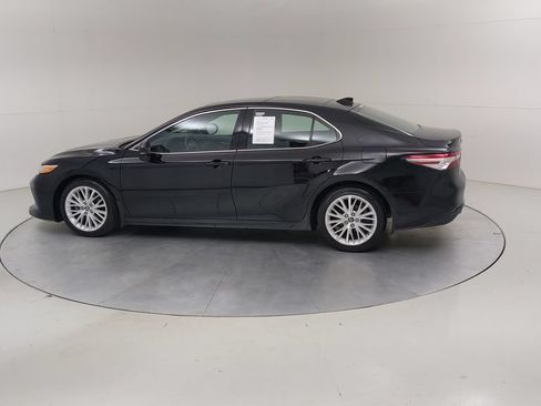 Used 2018 Toyota Camry XLE FWD image 17