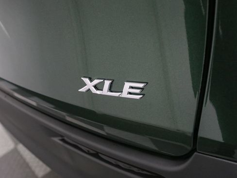 New 2026 Toyota Sienna XLE image 11