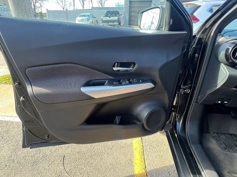 Used 2020 Nissan Kicks SV FWD image 16