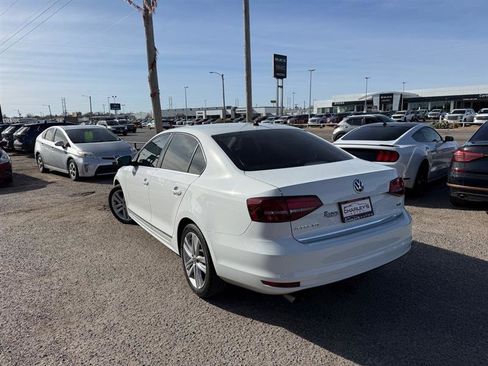 Used 2017 Volkswagen Jetta SEL image 3
