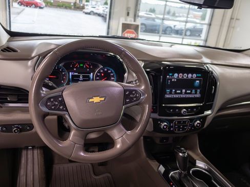 Used 2018 Chevrolet Traverse Premier image 16