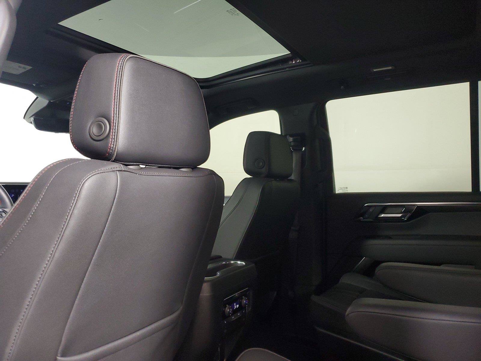 Used 2025 Chevrolet Tahoe RST w/ Advanced Technology Package AWD/4WD image 13