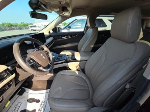 Used 2023 Lincoln Nautilus FWD w/ Premium Package image 8