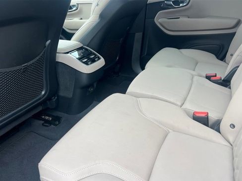 Certified 2025 Volvo XC90 B6 Plus image 6