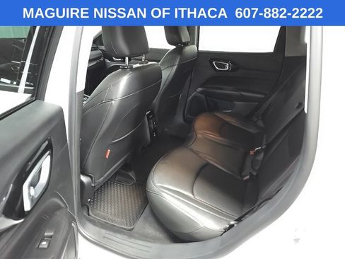 Used 2022 Jeep Compass Trailhawk w/ Trailhawk Convenience Group AWD/4WD image 30
