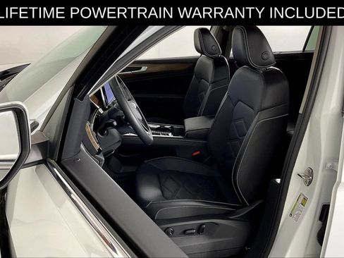Used 2025 Volkswagen Atlas SE AWD/4WD image 35