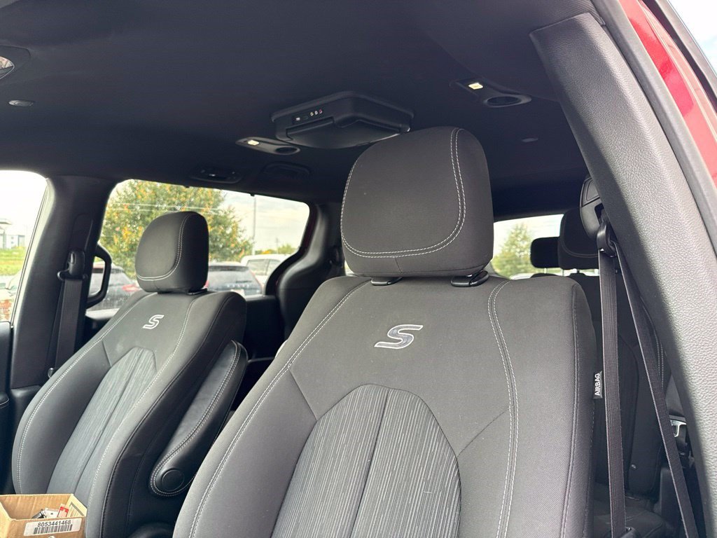 Used 2018 Chrysler Pacifica Touring Plus w/ S Appearance Package FWD image 12