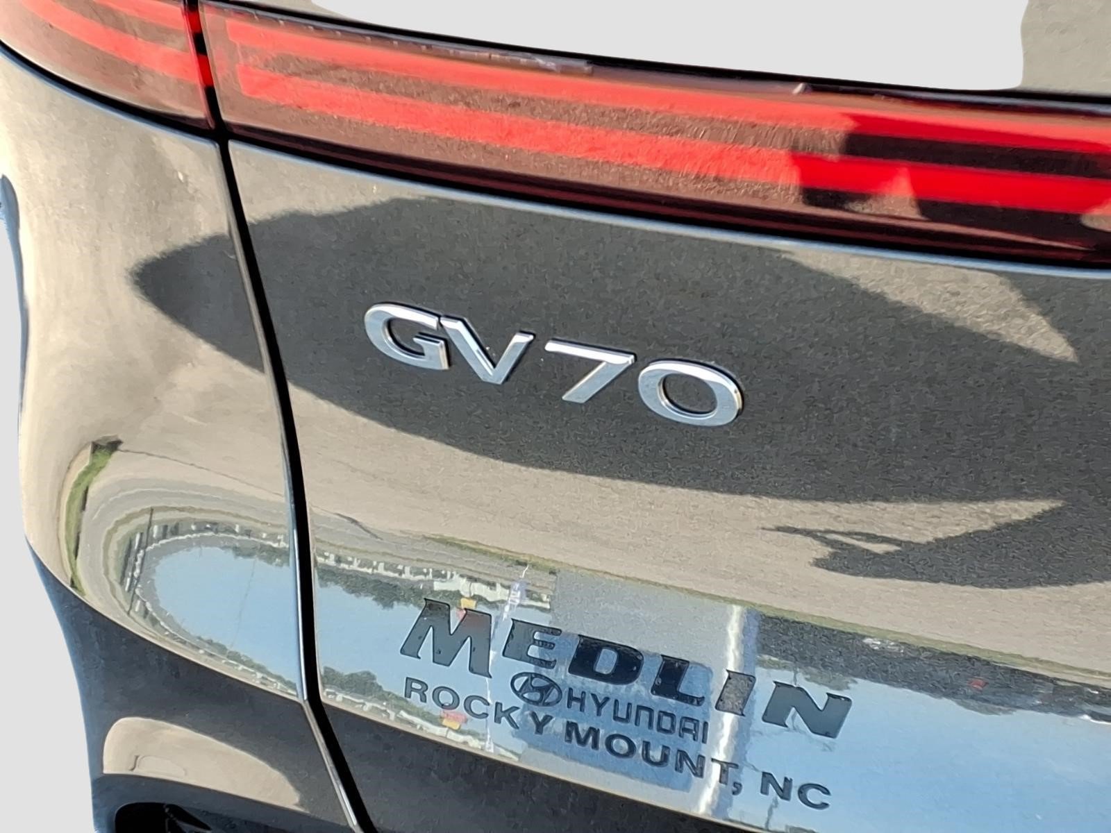 Used 2024 Genesis GV70 2.5T w/ Advanced Package AWD/4WD image 5