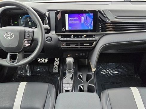 Certified 2025 Toyota Camry SE image 7