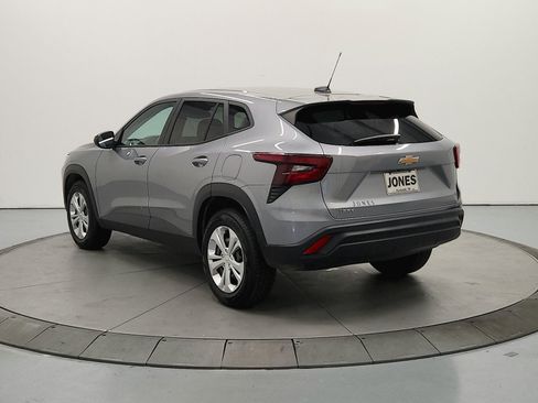 Used 2024 Chevrolet Trax LS w/ Driver Confidence Package FWD image 6