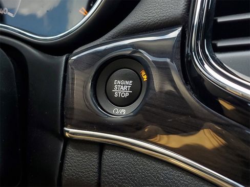 Used 2020 Jeep Grand Cherokee Overland image 34