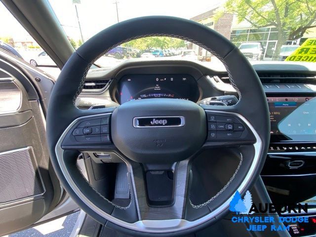 Used 2026 Jeep Grand Cherokee Limited AWD/4WD image 36