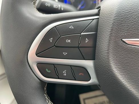 Used 2024 Chrysler Pacifica Touring-L image 20