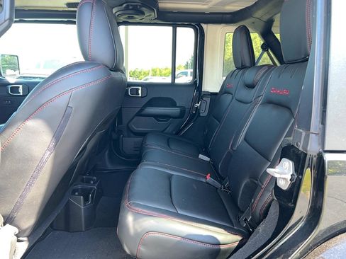 Used 2019 Jeep Wrangler Unlimited Sahara w/ Uconnect 4C Nav & Sound Group AWD/4WD image 25