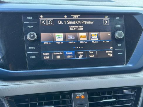 Used 2024 Volkswagen Taos SE image 24