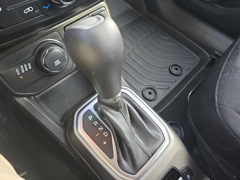 Used 2022 Jeep Renegade Latitude w/ Convenience Group image 20