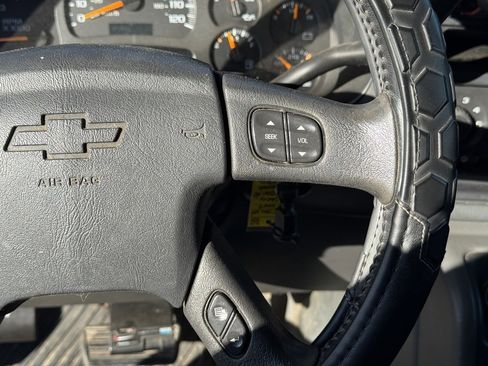 Used 2004 Chevrolet Silverado 2500 LS image 17