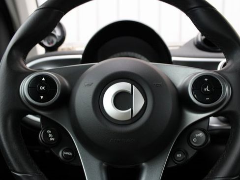 Used 2016 smart fortwo passion image 16