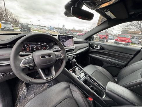 Used 2024 Jeep Compass Trailhawk w/ Sun and Sound Group image 17