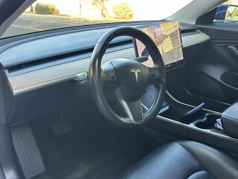 Used 2018 Tesla Model 3 Long Range image 16