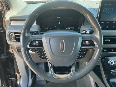 Used 2022 Lincoln Nautilus Reserve w/ Equipment Group 202A image 9