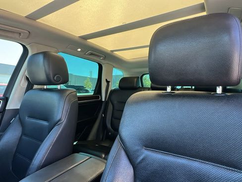 Used 2016 Volkswagen Touareg TDI AWD/4WD image 11