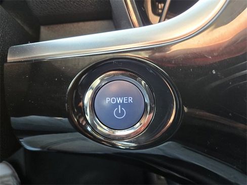 Used 2018 Toyota Prius Four image 25