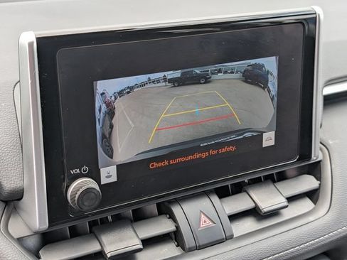 Used 2023 Toyota RAV4 LE AWD/4WD image 18