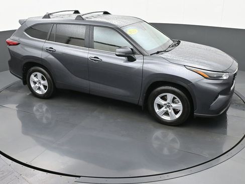 Used 2023 Toyota Highlander LE FWD image 30
