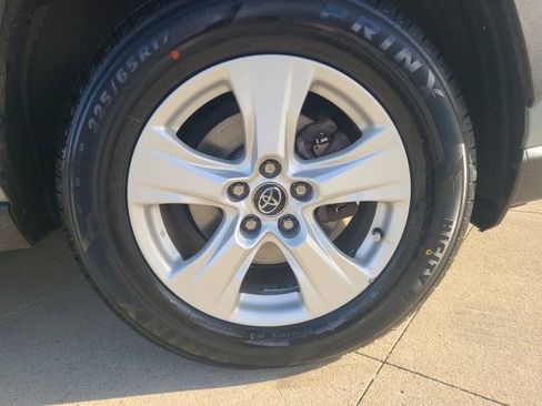 Used 2020 Toyota RAV4 XLE image 9