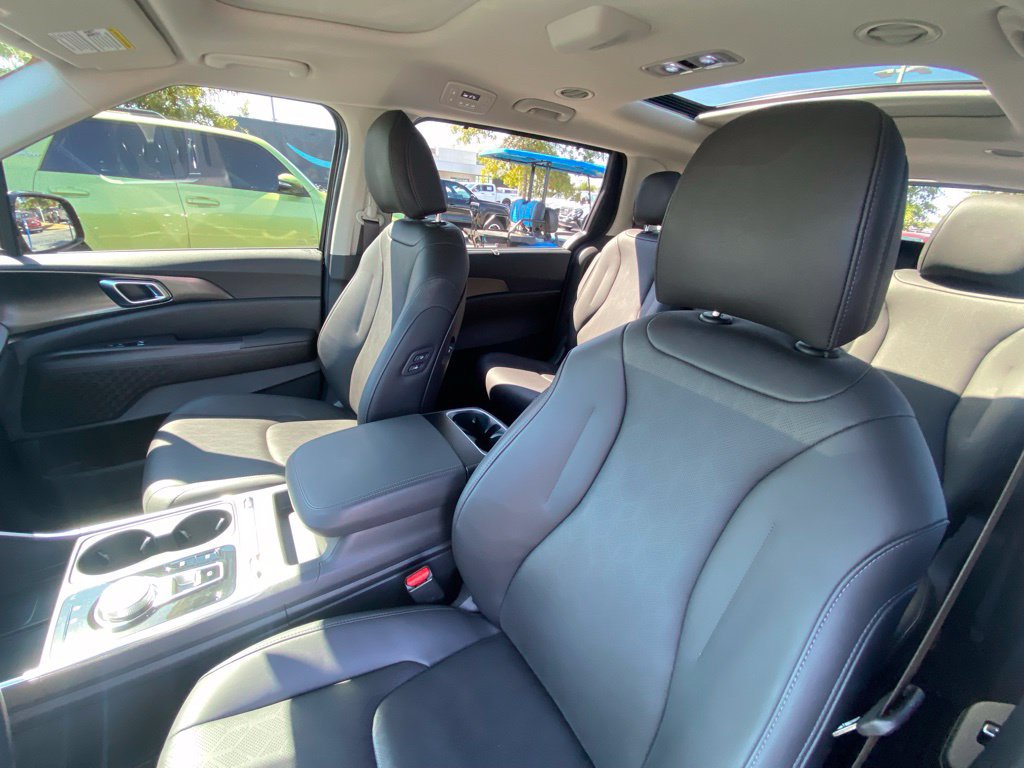 Used 2026 Kia Carnival SX w/ SX Dark Edition Package FWD image 23