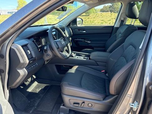 New 2026 Nissan Pathfinder Platinum AWD/4WD image 9