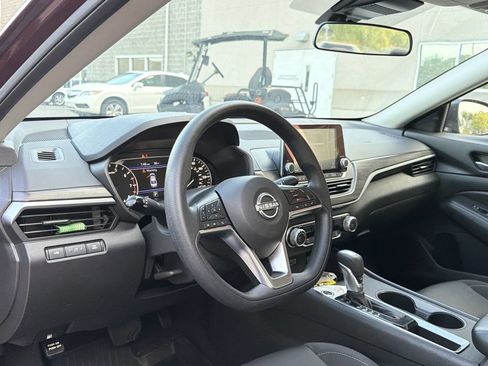 Used 2025 Nissan Altima 2.5 SV FWD image 10