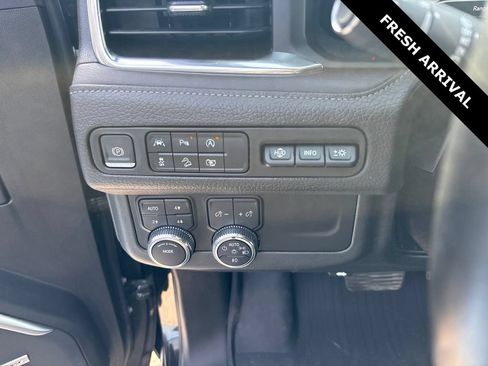 Used 2023 GMC Yukon XL Denali AWD/4WD image 13