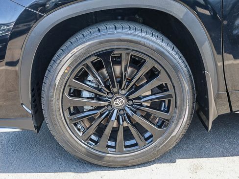Certified 2024 Toyota Highlander XSE FWD image 36