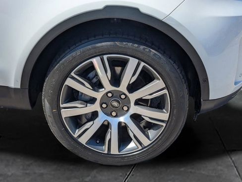 Used 2019 Land Rover Discovery HSE image 12