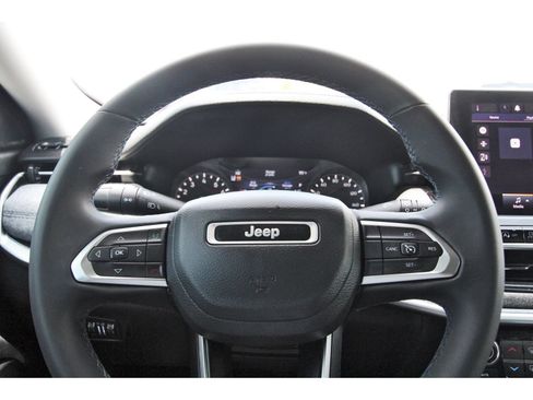 Used 2022 Jeep Compass Latitude w/ Sun and Sound Group FWD image 16