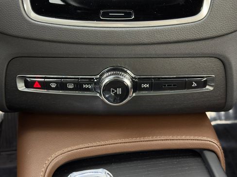 Used 2022 Volvo XC90 T8 Inscription image 28