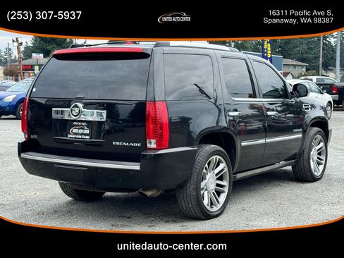 Used 2010 Cadillac Escalade Premium image 4