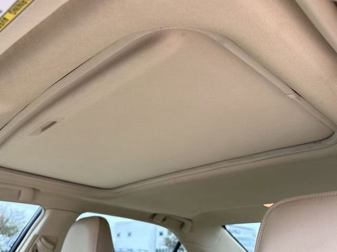 Used 2015 Toyota Camry XLE w/ Moonroof Package image 19