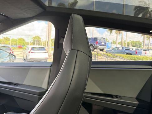 Used 2025 Tesla Cybertruck AWD Crew Cab image 12