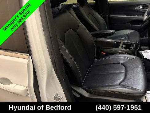 Used 2025 Chrysler Pacifica Select FWD image 21