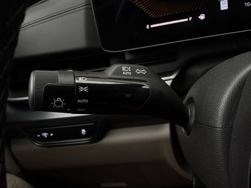 Used 2026 Kia Carnival FWD image 40