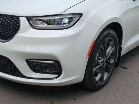 New 2026 Chrysler Pacifica Select image 17