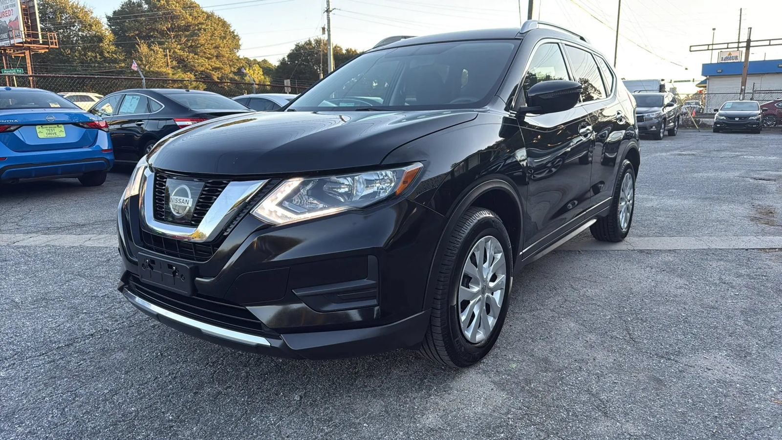 Used 2017 Nissan Rogue S w/ Appearance Package AWD/4WD image 3