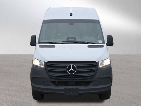 Used 2025 Mercedes-Benz Sprinter 2500 image 8
