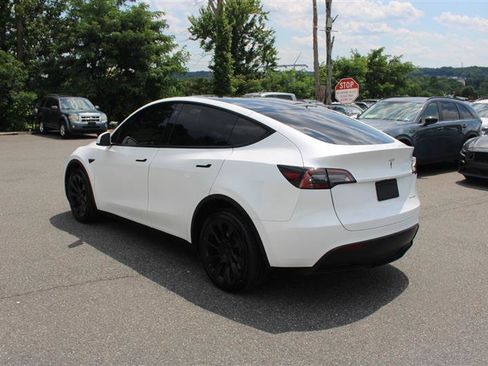 Used 2023 Tesla Model Y Long Range AWD/4WD image 5